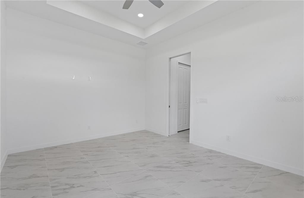 En Venta: $385,000 (4 camas, 3 baños, 1737 Pies cuadrados)