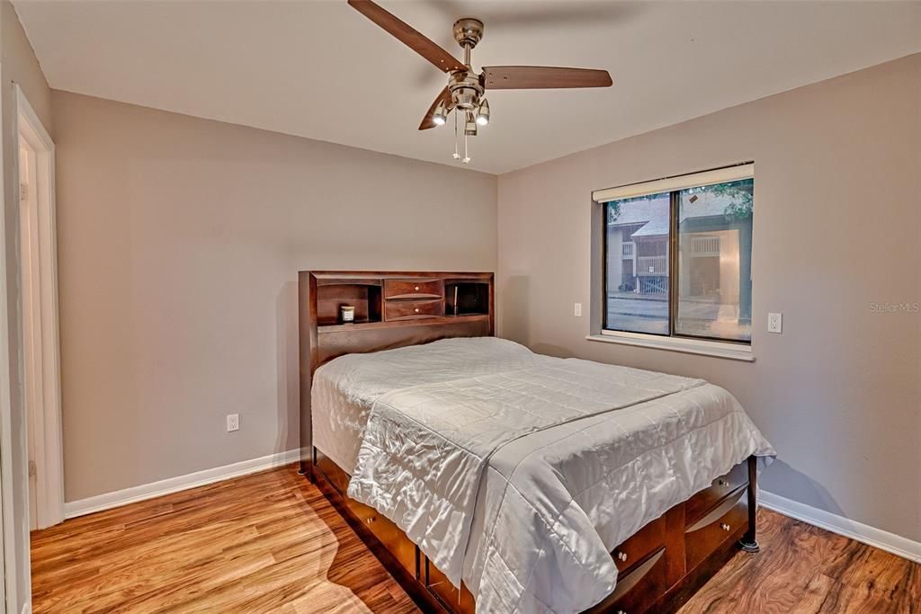 На продажу: $140,000 (2 спален, 2 ванн, 874 Квадратных фут)