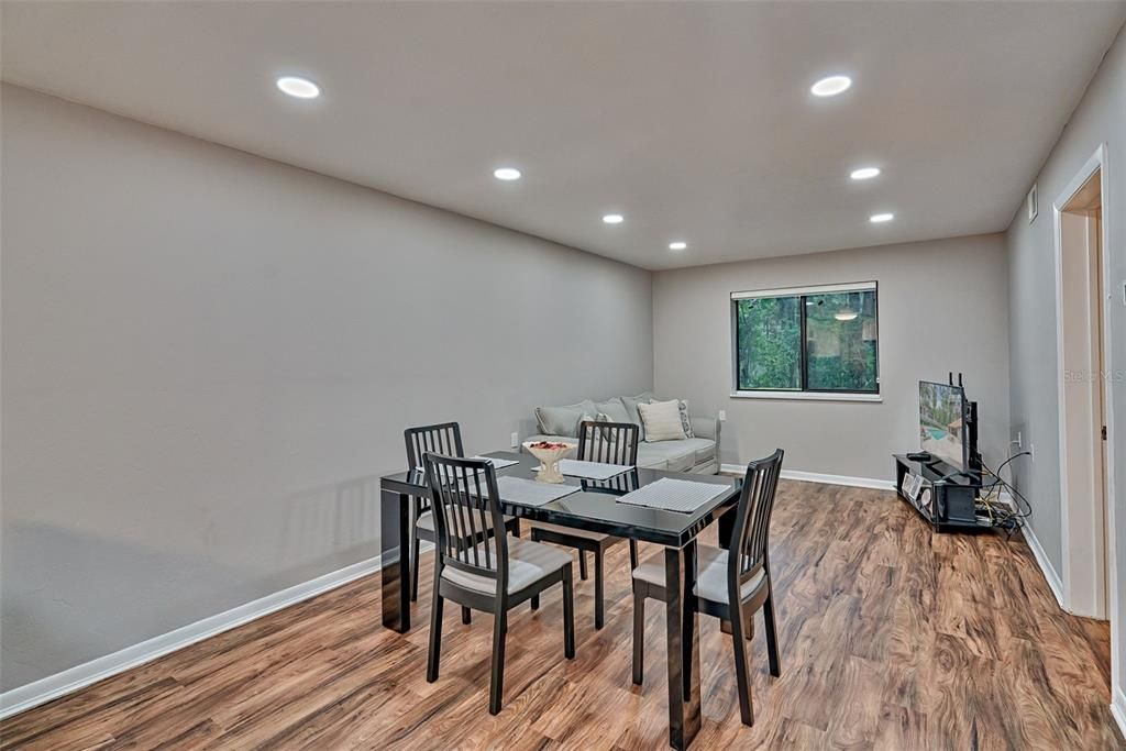 На продажу: $140,000 (2 спален, 2 ванн, 874 Квадратных фут)