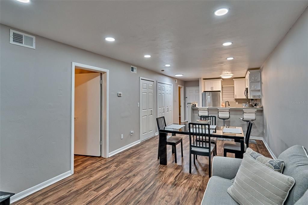 На продажу: $140,000 (2 спален, 2 ванн, 874 Квадратных фут)