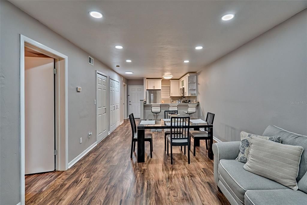 На продажу: $140,000 (2 спален, 2 ванн, 874 Квадратных фут)