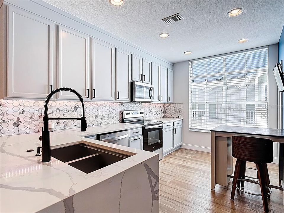 На продажу: $524,500 (3 спален, 2 ванн, 1469 Квадратных фут)