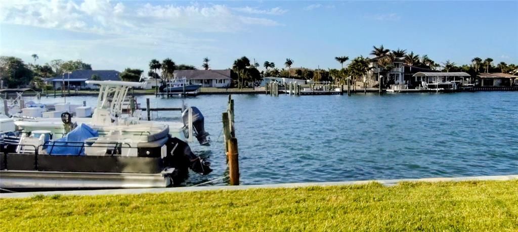 For Sale: $339,900 (2 beds, 2 baths, 1316 Square Feet)