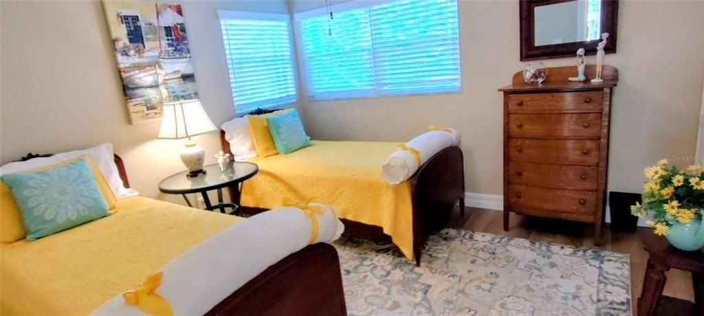 For Sale: $339,900 (2 beds, 2 baths, 1316 Square Feet)