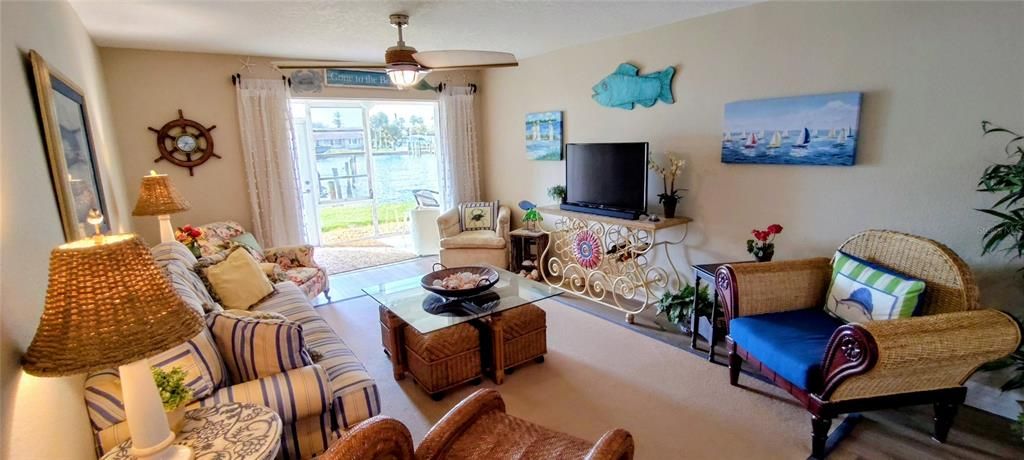 For Sale: $339,900 (2 beds, 2 baths, 1316 Square Feet)