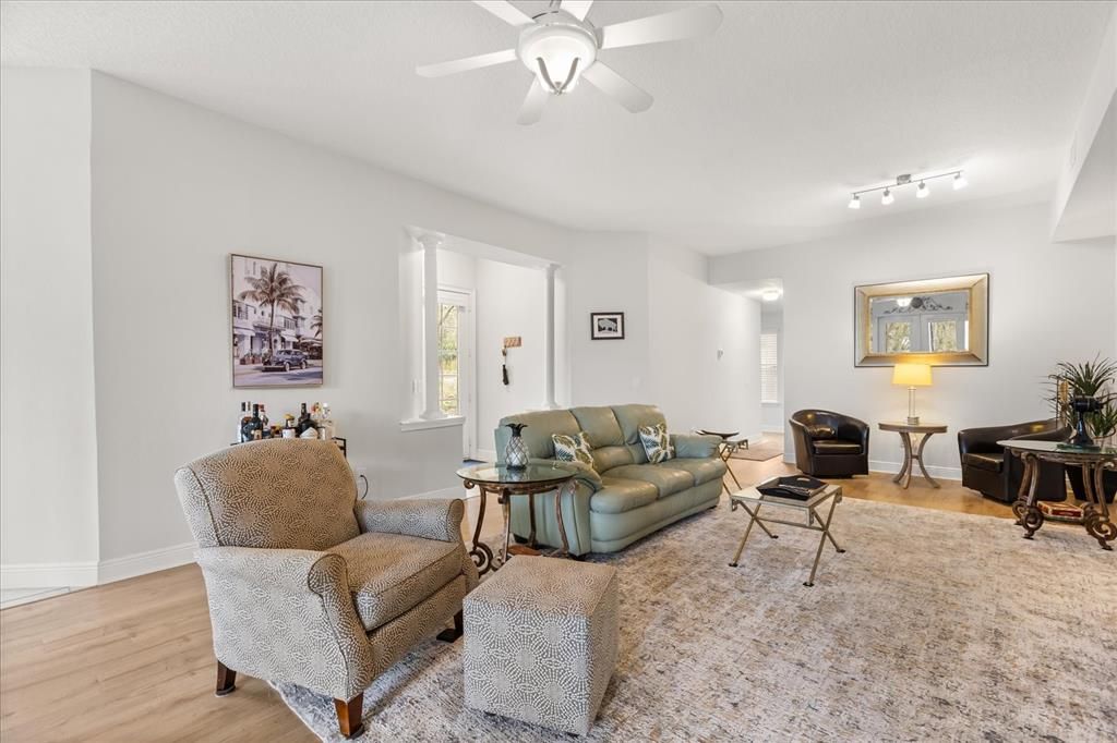 For Sale: $275,000 (2 beds, 2 baths, 1628 Square Feet)