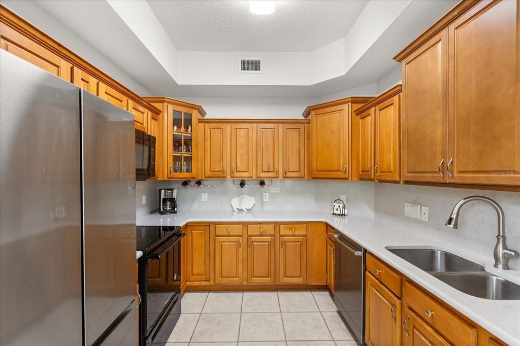 For Sale: $275,000 (2 beds, 2 baths, 1628 Square Feet)