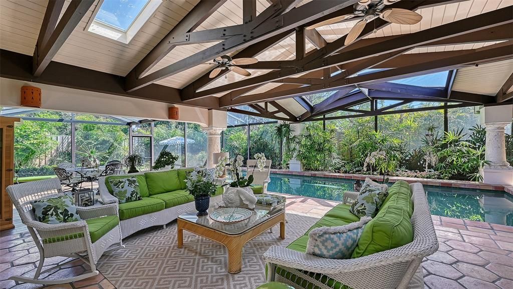 Activo con contrato: $1,895,000 (3 camas, 3 baños, 2430 Pies cuadrados)
