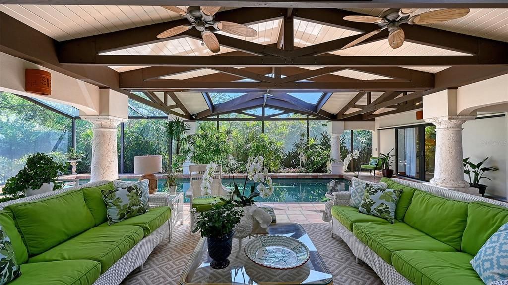 Activo con contrato: $1,895,000 (3 camas, 3 baños, 2430 Pies cuadrados)