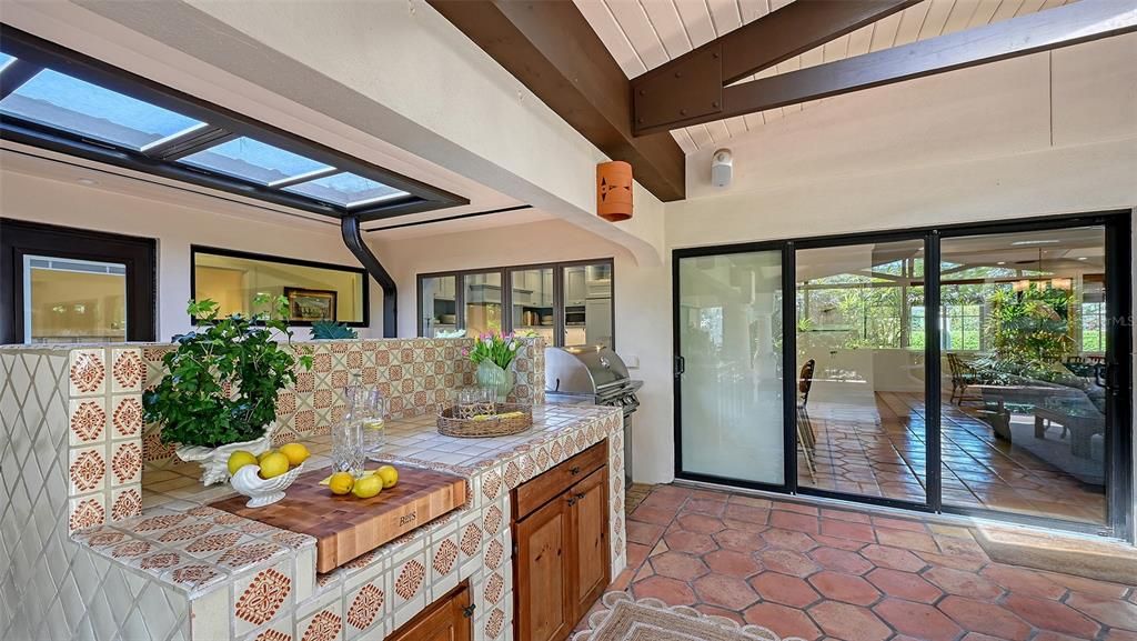 Activo con contrato: $1,895,000 (3 camas, 3 baños, 2430 Pies cuadrados)