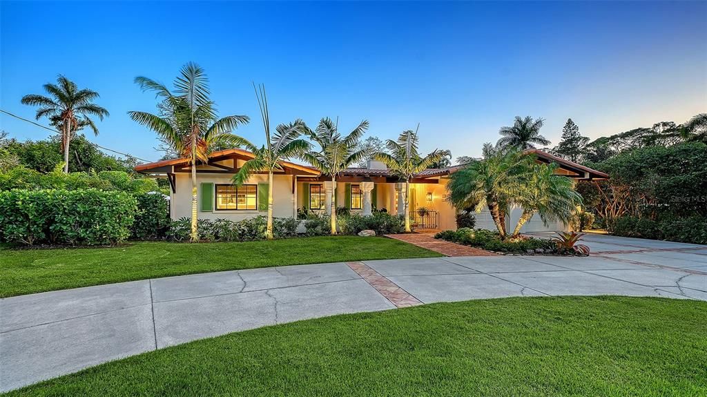 Activo con contrato: $1,895,000 (3 camas, 3 baños, 2430 Pies cuadrados)