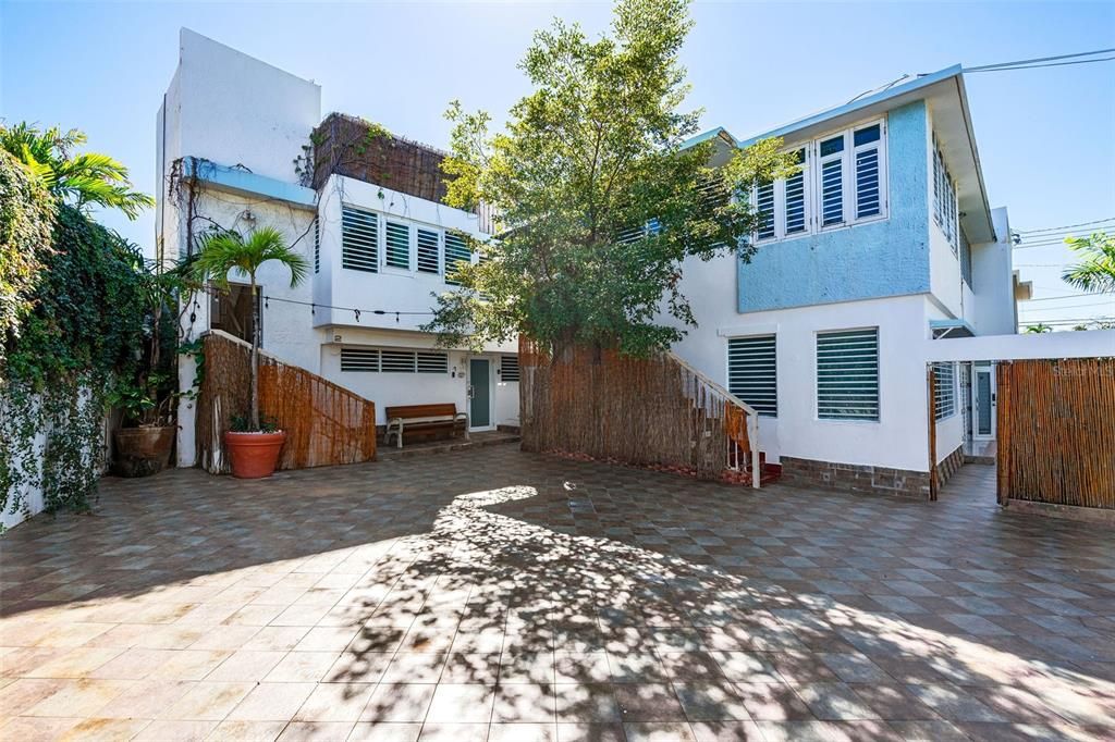 На продажу: $1,495,000 (11 спален, 0 ванн, 2800 Квадратных фут)