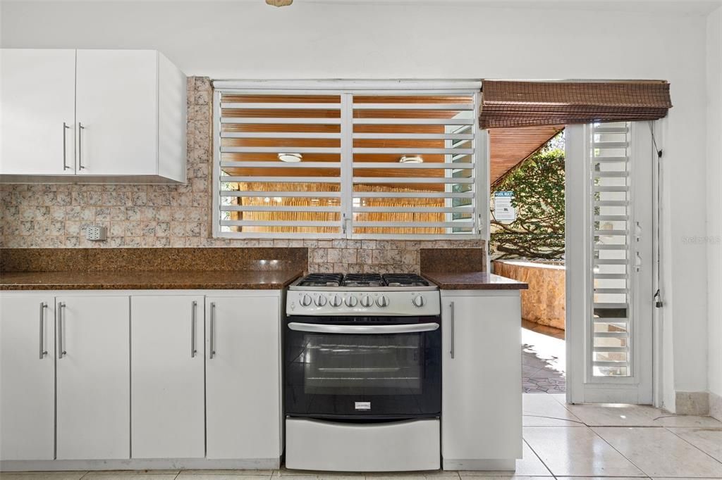 На продажу: $1,495,000 (11 спален, 0 ванн, 2800 Квадратных фут)