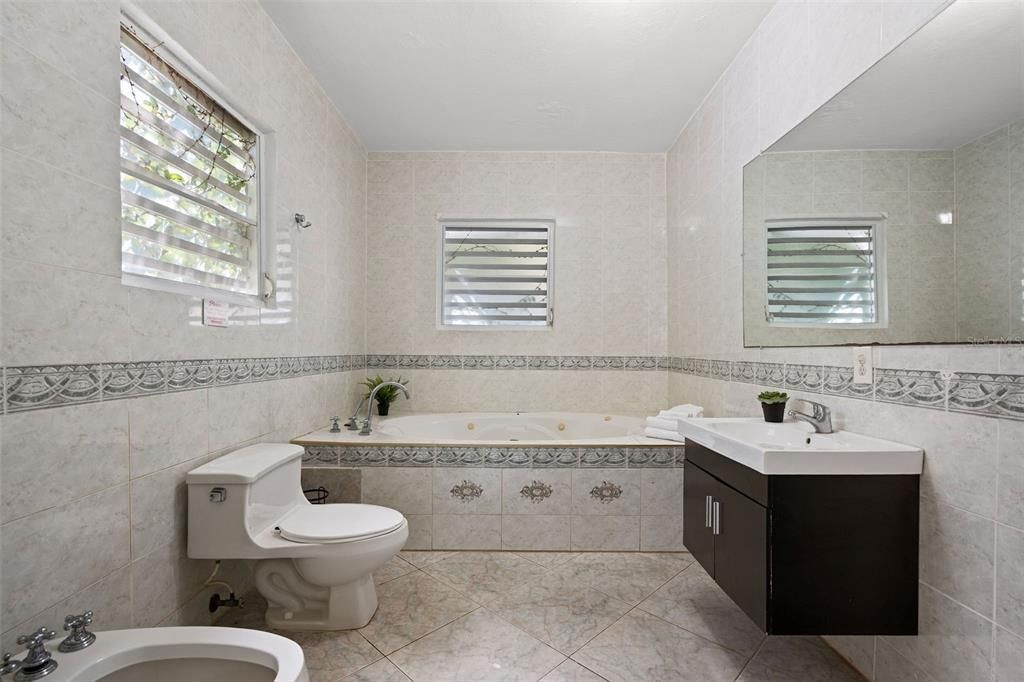 На продажу: $1,495,000 (11 спален, 0 ванн, 2800 Квадратных фут)