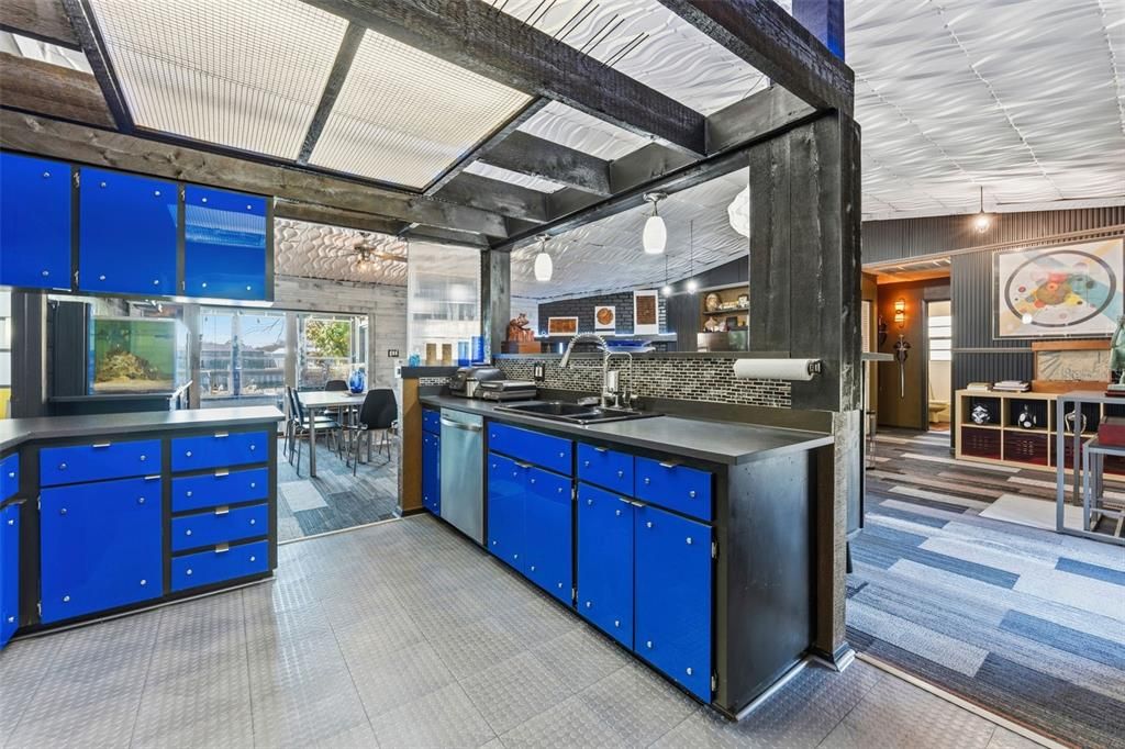 Activo con contrato: $550,000 (3 camas, 2 baños, 1782 Pies cuadrados)