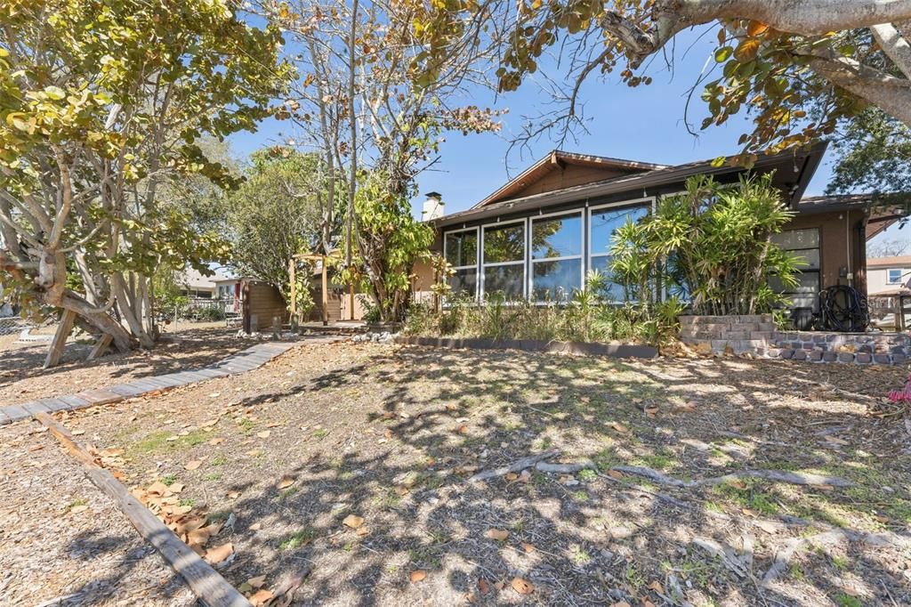 Activo con contrato: $550,000 (3 camas, 2 baños, 1782 Pies cuadrados)