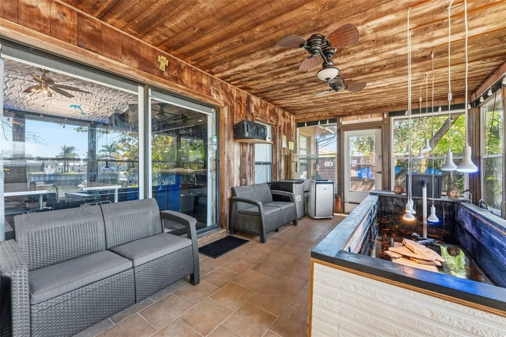 Activo con contrato: $550,000 (3 camas, 2 baños, 1782 Pies cuadrados)