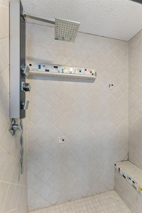 Activo con contrato: $550,000 (3 camas, 2 baños, 1782 Pies cuadrados)