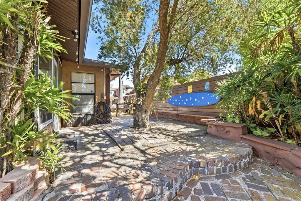 Activo con contrato: $550,000 (3 camas, 2 baños, 1782 Pies cuadrados)