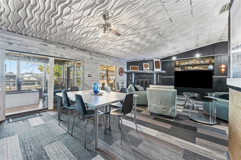 Activo con contrato: $550,000 (3 camas, 2 baños, 1782 Pies cuadrados)