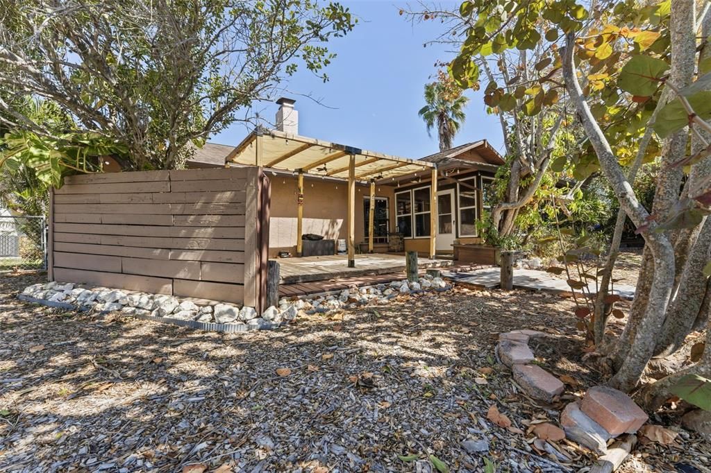 Activo con contrato: $550,000 (3 camas, 2 baños, 1782 Pies cuadrados)