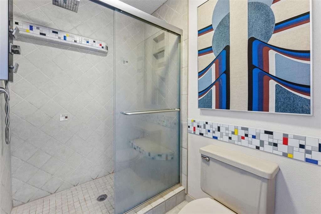 Activo con contrato: $550,000 (3 camas, 2 baños, 1782 Pies cuadrados)
