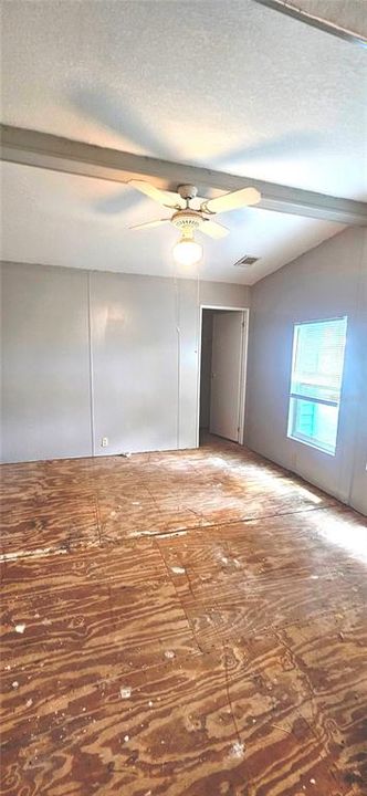 Activo con contrato: $114,900 (2 camas, 2 baños, 1120 Pies cuadrados)