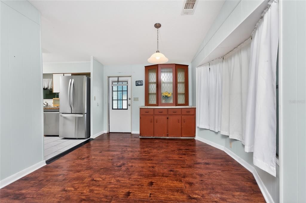 Activo con contrato: $114,900 (2 camas, 2 baños, 1120 Pies cuadrados)