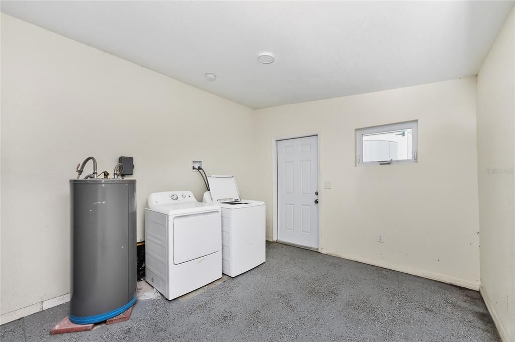 Activo con contrato: $114,900 (2 camas, 2 baños, 1120 Pies cuadrados)