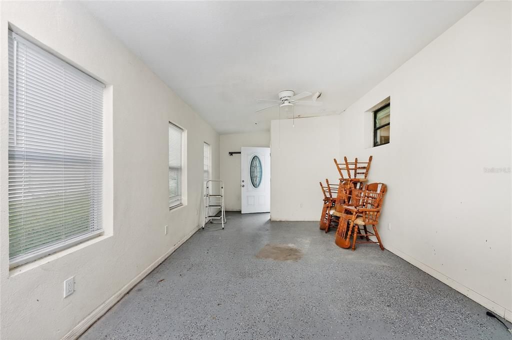 Activo con contrato: $114,900 (2 camas, 2 baños, 1120 Pies cuadrados)
