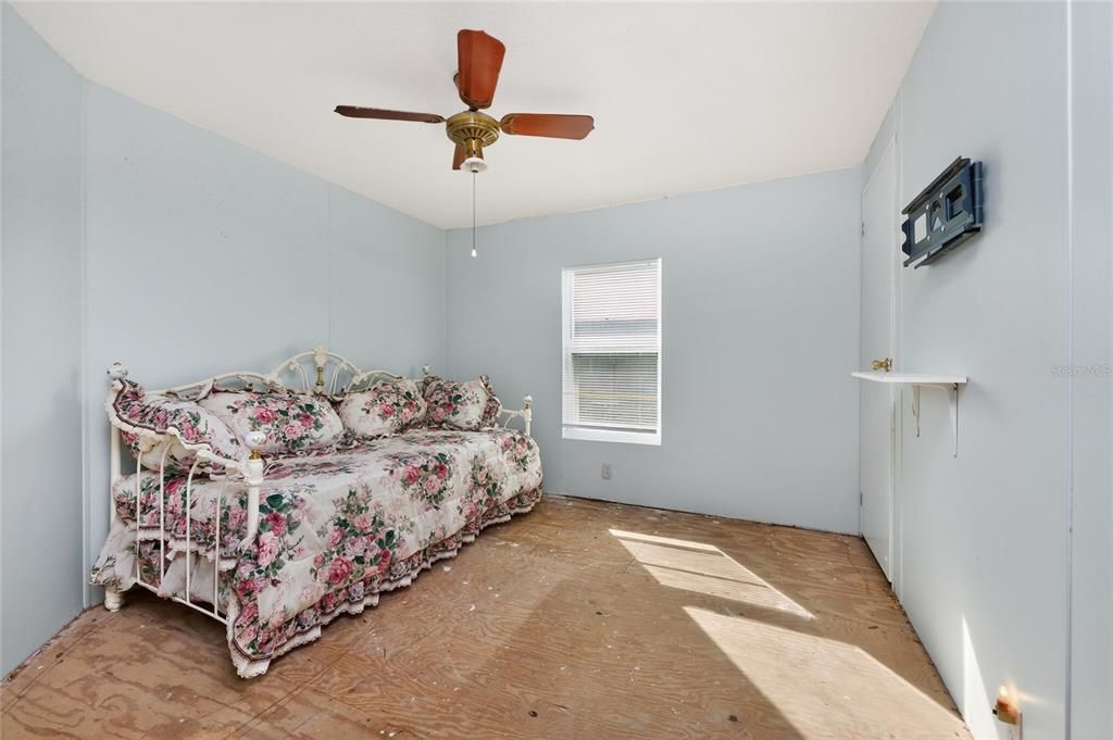 Activo con contrato: $114,900 (2 camas, 2 baños, 1120 Pies cuadrados)