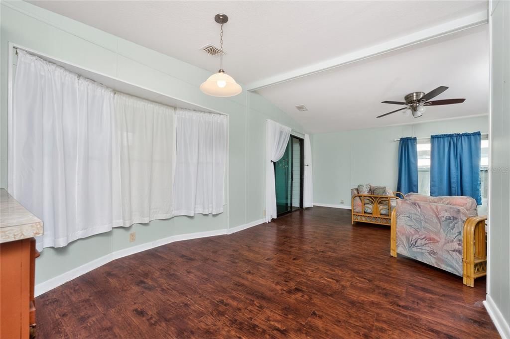 Activo con contrato: $114,900 (2 camas, 2 baños, 1120 Pies cuadrados)