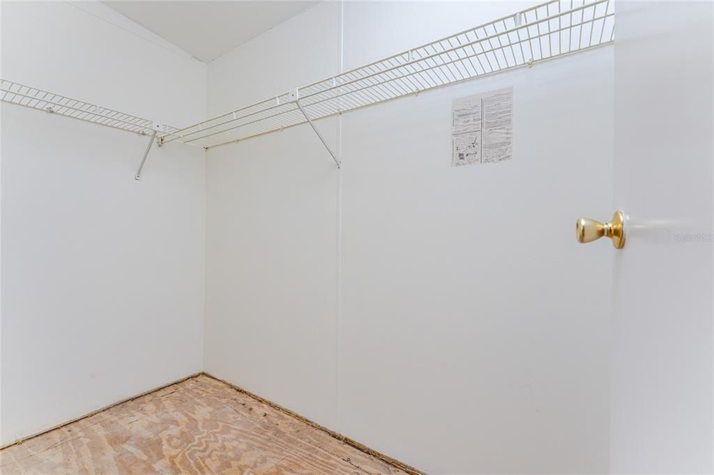 Activo con contrato: $114,900 (2 camas, 2 baños, 1120 Pies cuadrados)