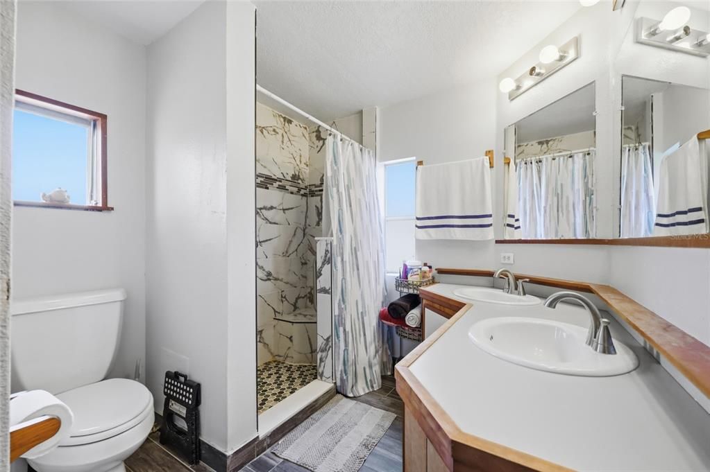 For Sale: $699,000 (3 beds, 4 baths, 1200 Square Feet)