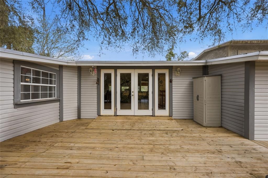 For Sale: $699,000 (3 beds, 4 baths, 1200 Square Feet)