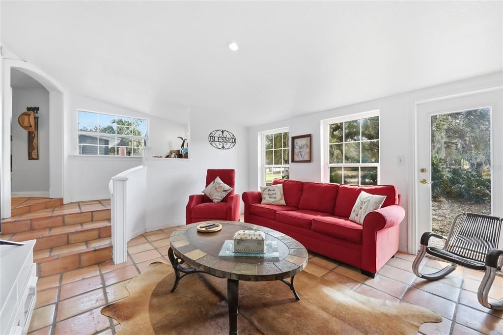For Sale: $699,000 (3 beds, 4 baths, 1200 Square Feet)