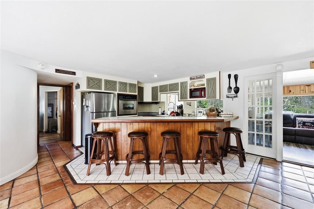 For Sale: $699,000 (3 beds, 4 baths, 1200 Square Feet)