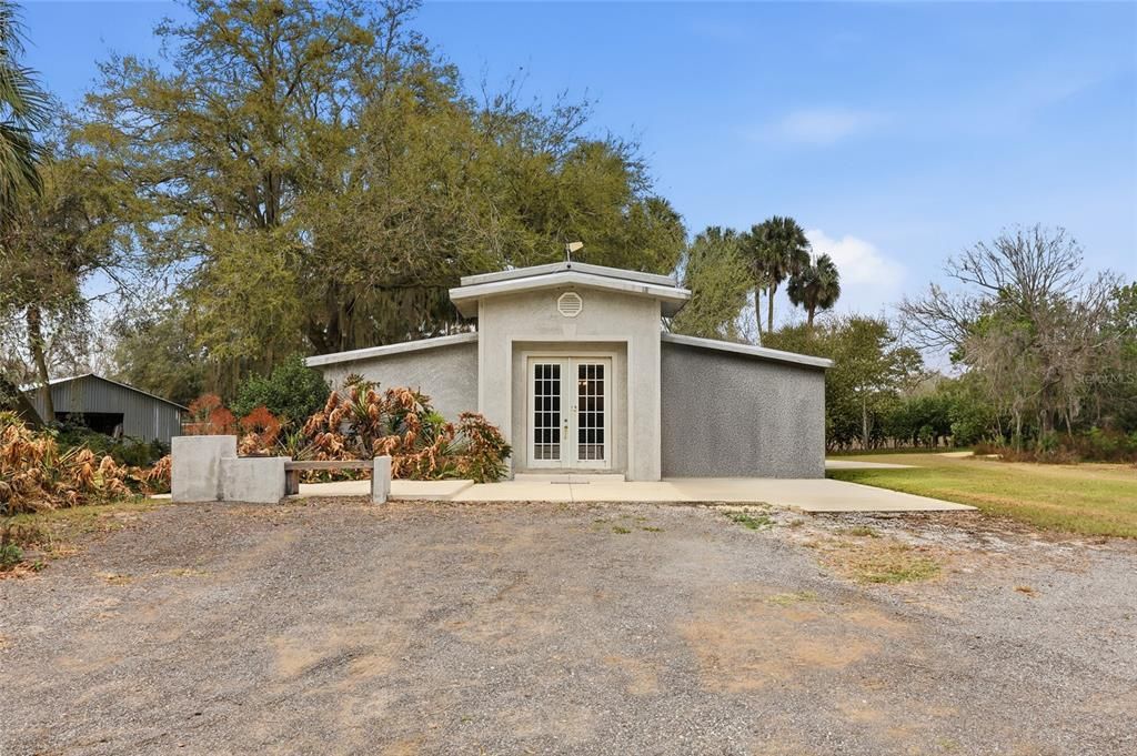 For Sale: $699,000 (3 beds, 4 baths, 1200 Square Feet)
