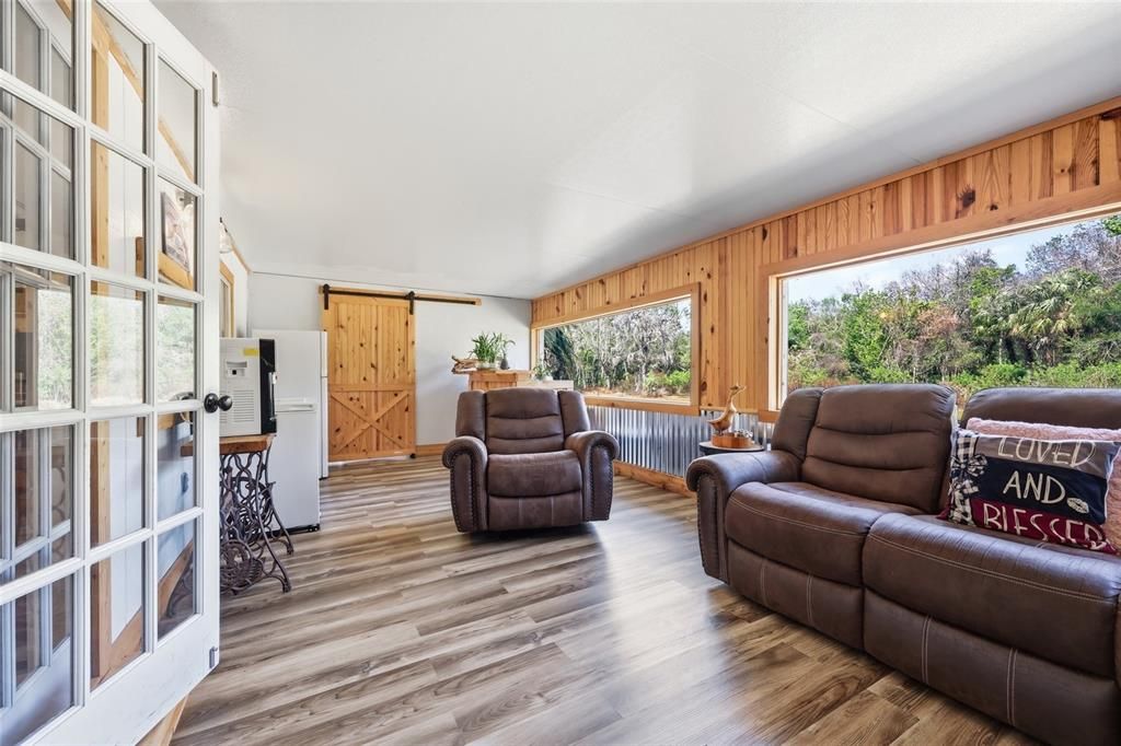 For Sale: $699,000 (3 beds, 4 baths, 1200 Square Feet)