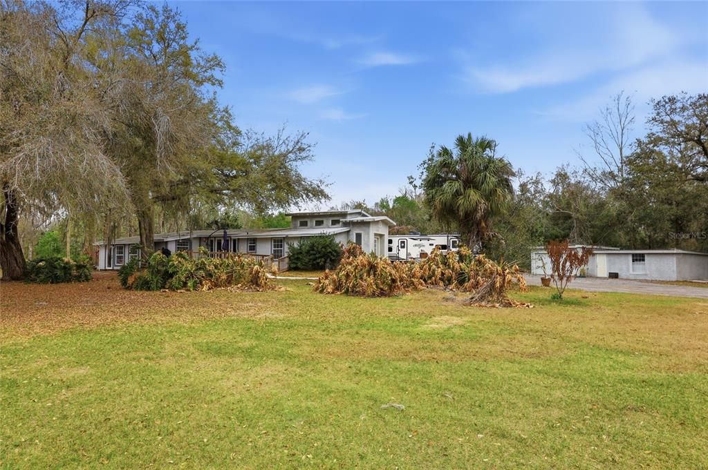 For Sale: $699,000 (3 beds, 4 baths, 1200 Square Feet)