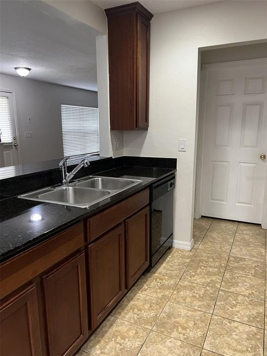 For Sale: $194,900 (3 beds, 2 baths, 1302 Square Feet)