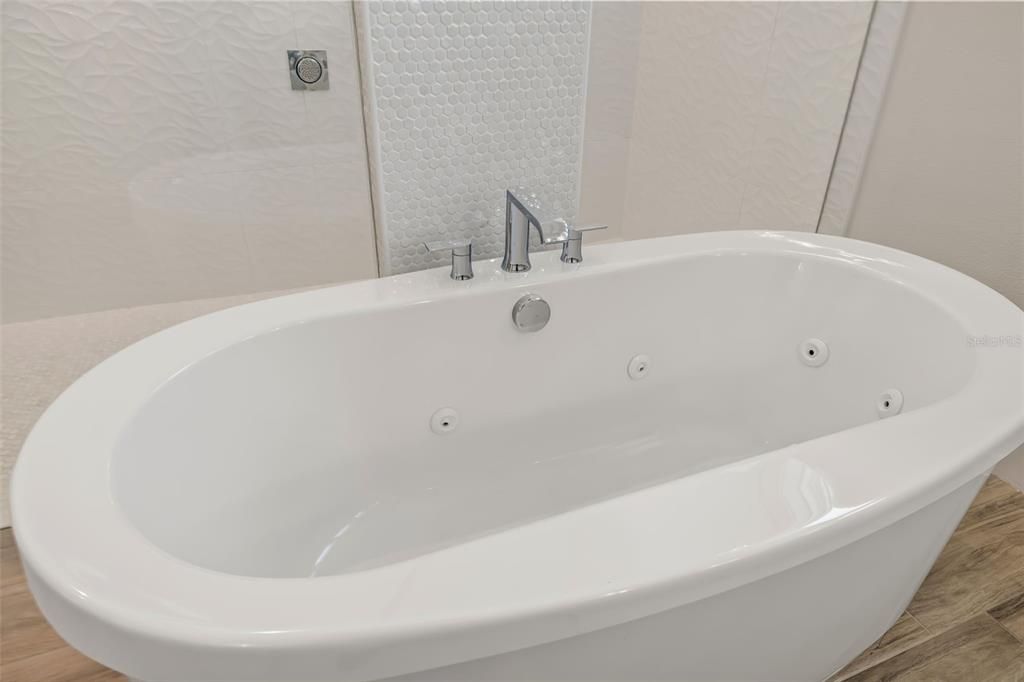 For Sale: $1,300,000 (4 beds, 3 baths, 2816 Square Feet)