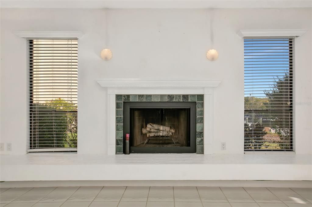 Active With Contract: $315,000 (2 beds, 2 baths, 1561 Square Feet)