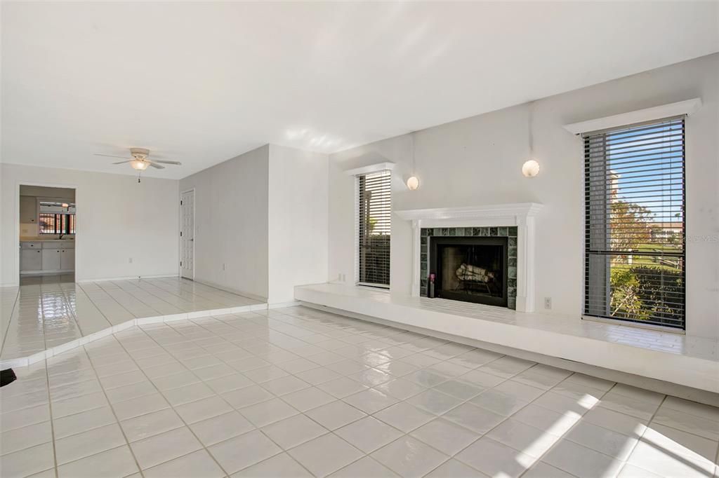 Active With Contract: $315,000 (2 beds, 2 baths, 1561 Square Feet)