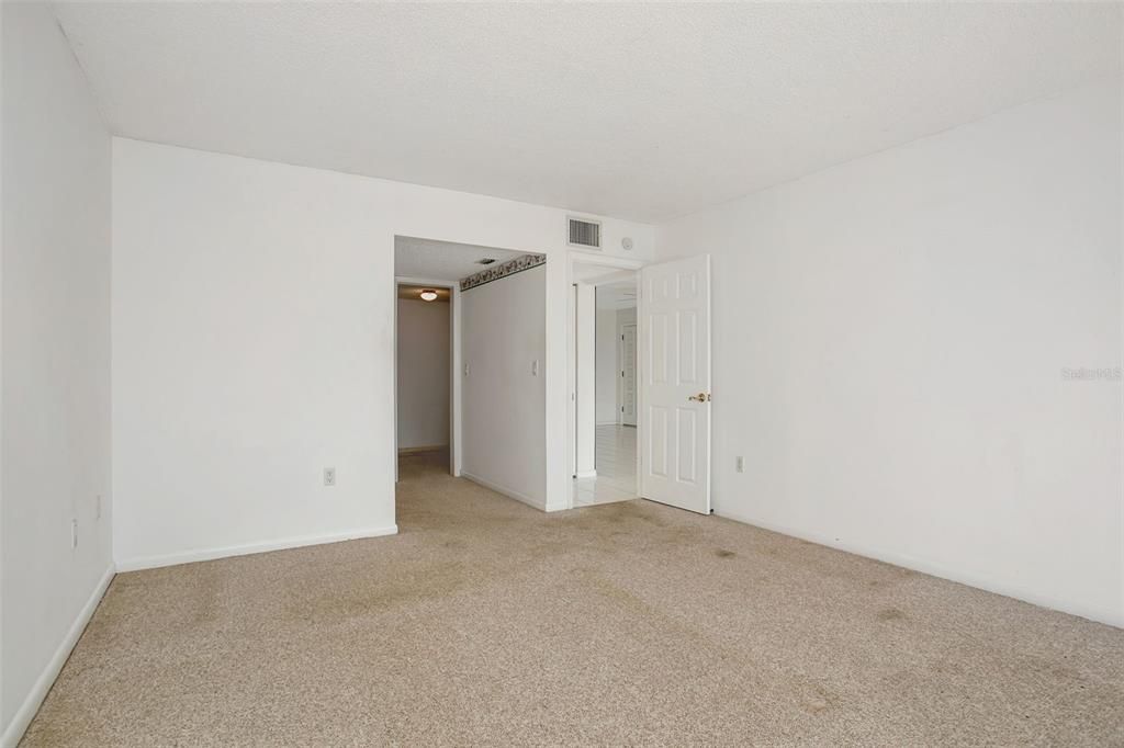 Active With Contract: $315,000 (2 beds, 2 baths, 1561 Square Feet)