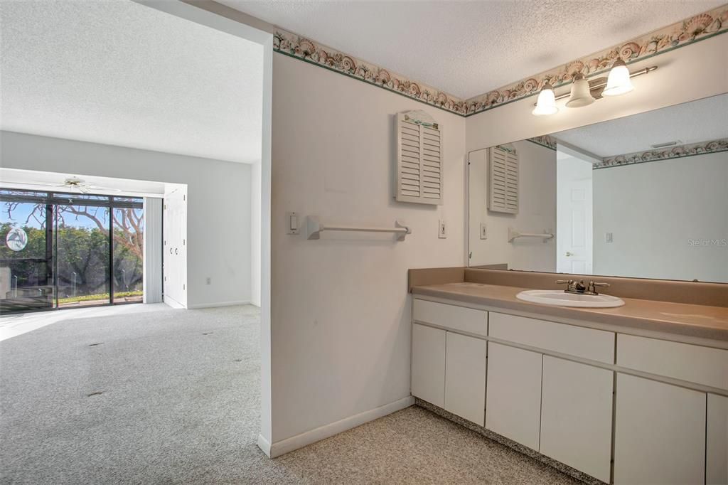 Active With Contract: $315,000 (2 beds, 2 baths, 1561 Square Feet)