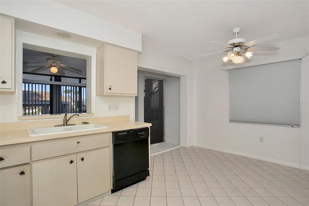 Active With Contract: $315,000 (2 beds, 2 baths, 1561 Square Feet)