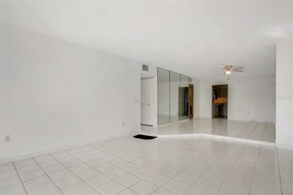 Active With Contract: $315,000 (2 beds, 2 baths, 1561 Square Feet)