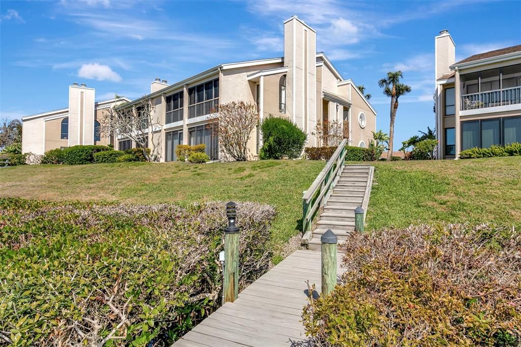 Active With Contract: $315,000 (2 beds, 2 baths, 1561 Square Feet)