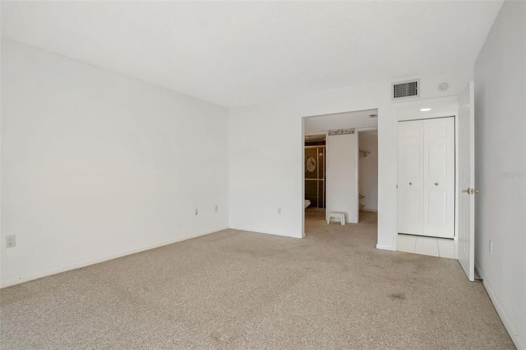 Active With Contract: $315,000 (2 beds, 2 baths, 1561 Square Feet)